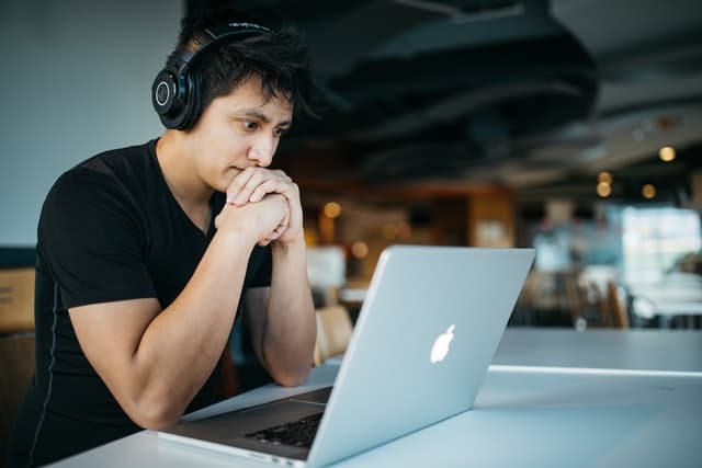 estudiar grado universitario a distancia