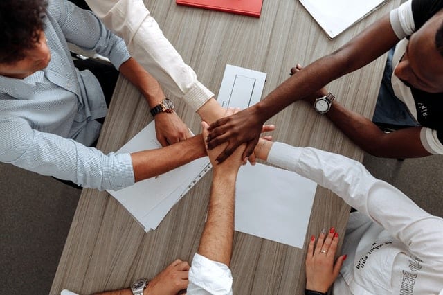 Estudiar magisterio a distancia en grupo